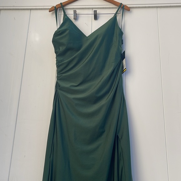 La Femme - Dark Emerald Jersey Prom Dress - Size 10 - Picture 4 of 16